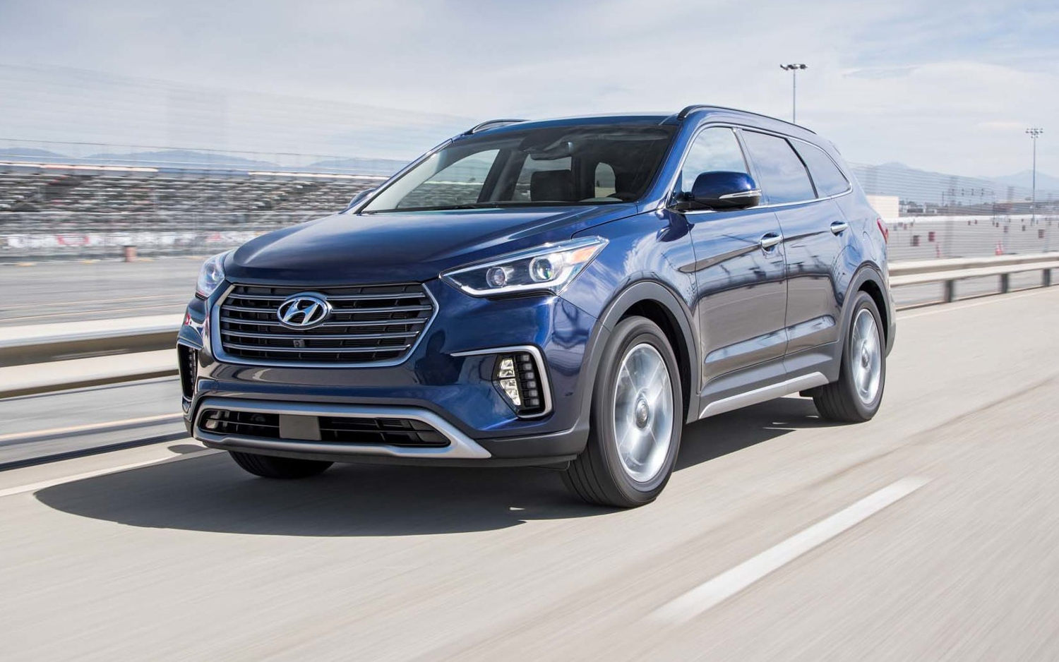 Comparison - Hyundai Santa Fe Limited Ultimate 2017 - vs - Hyundai ...